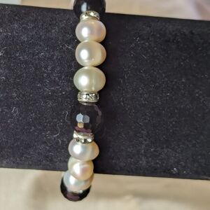 Bracelet Stretch beautiful black and fux pearl freshwater shape beads